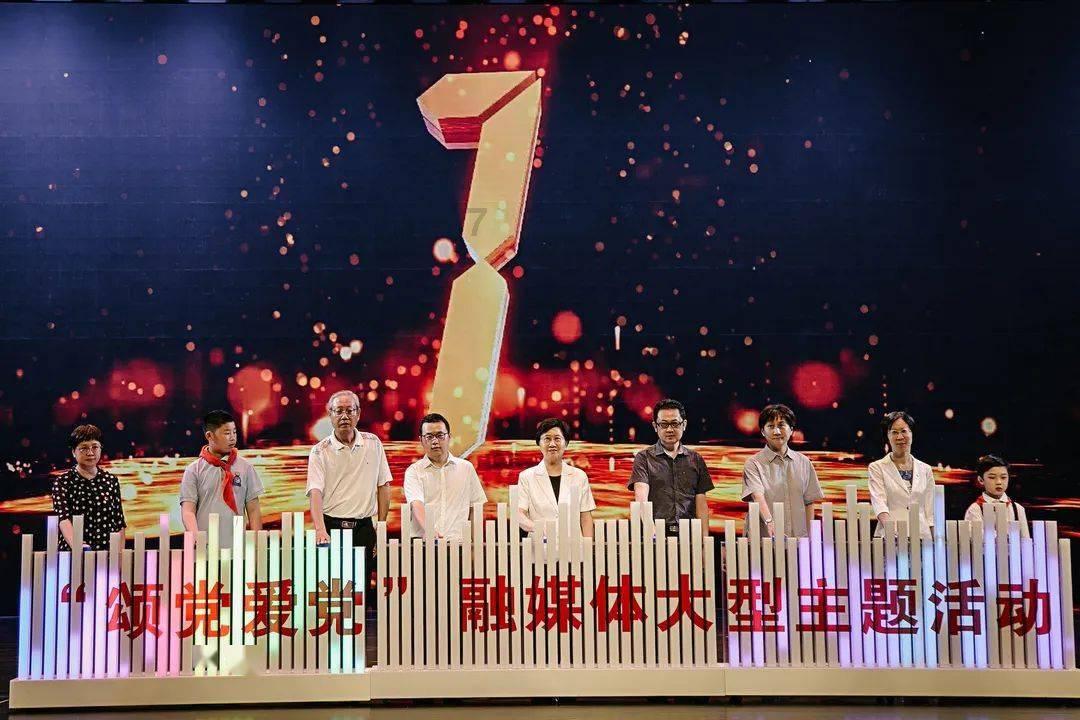 救援受困木屋的牛仔